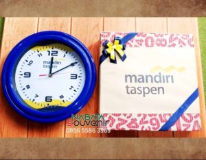 Merchandise Jam Dinding Bank