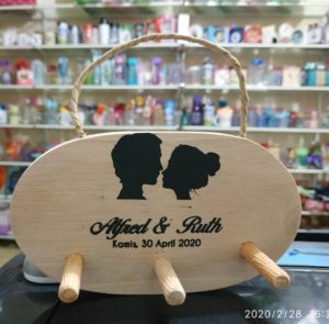 Souvenir Tempat Gantung Kunci Oval Sablon