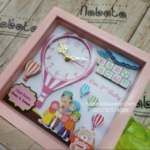 Hamper Jam Meja Kelahiran Bayi
